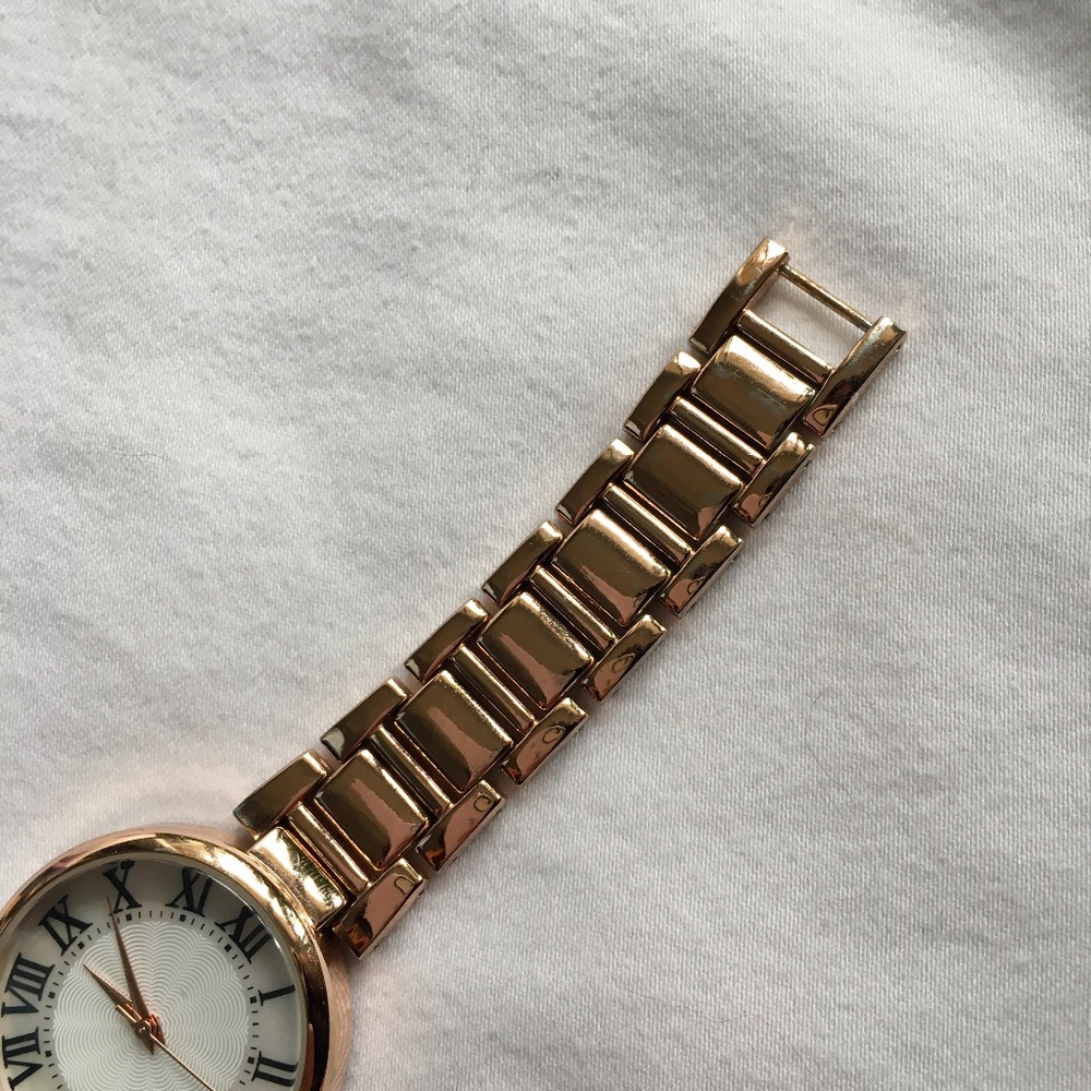 FREE W BUNDLE - Forever 21 Rose Gold Colored Watch w/ Pearly Face - Picture 7 of 12